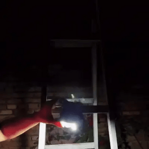 SolarClip – La Luz que Ahorra y Protege tu Hogar 🏡